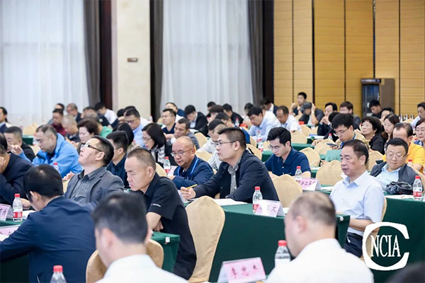 國投盛世董事長劉嚴蓬作為協(xié)會監(jiān)事長受邀參加2023亞太國際涂料產(chǎn)業(yè)發(fā)展大會