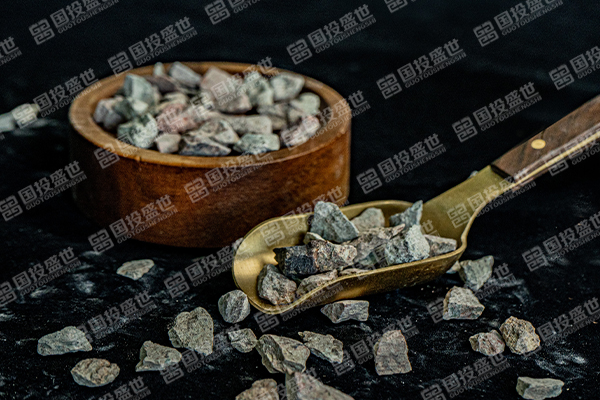 當前國際上有哪些行業和企業使用沸石？