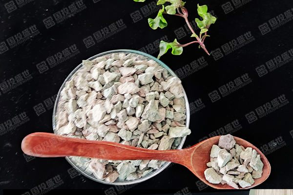 沸石為何能處理水中的水藻？